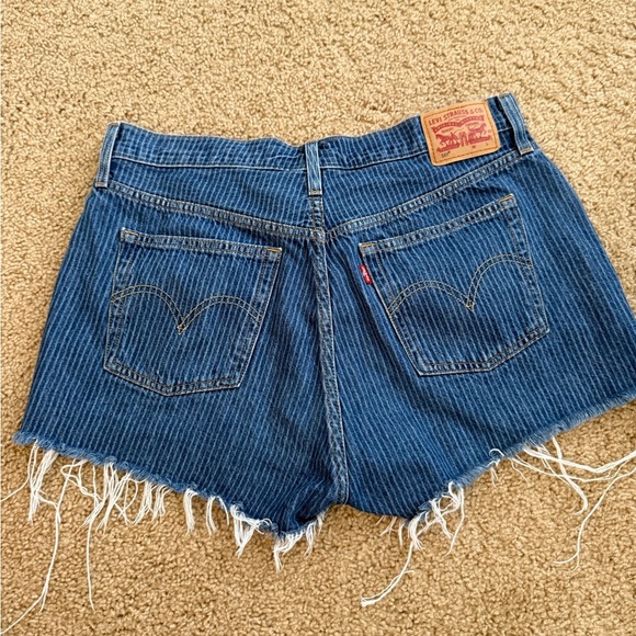 Levi's Blue Jean Shorts Distressed Cut-Offs - Picture 2 of 8